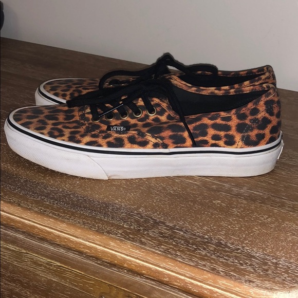 Leopard vans - Picture 3 of 5